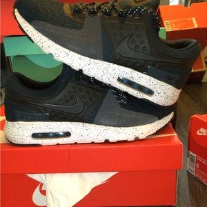 Nike air max zero shoes men’s size 8.5 excellent condition